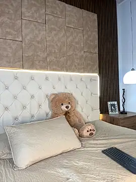 Nicole Whittee online show from March 15, 8:33 pm