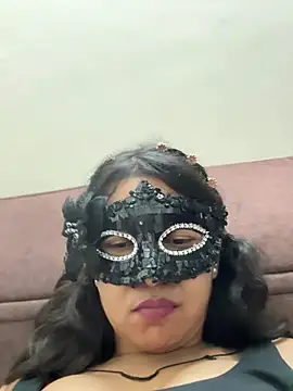 raavigirl online show from June 24, 9:14 pm