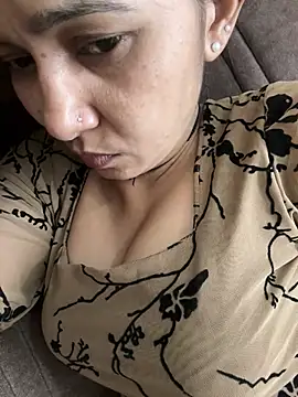 raavigirl online show from June 30, 5:34 pm