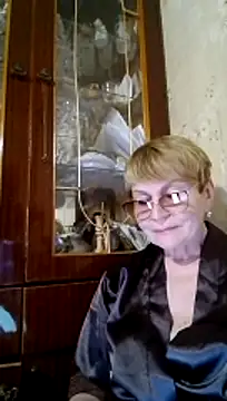 SophieBurns online show from June 16, 5:14 pm
