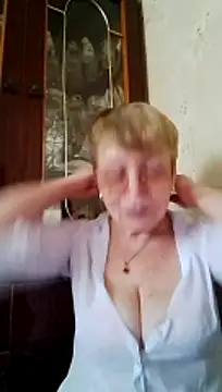 SophieBurns online show from July 17, 10:30 am