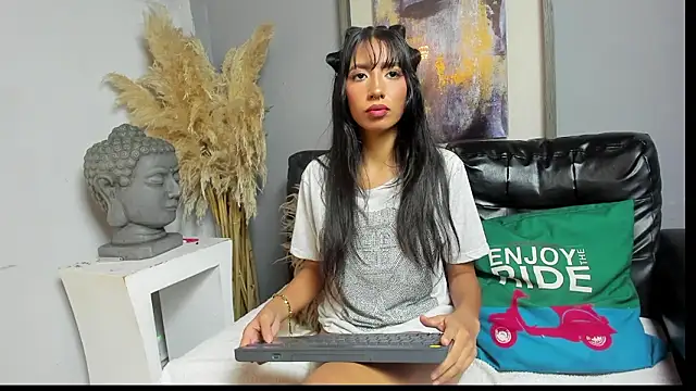 CloeCastillo online show from March 10, 6:17 am