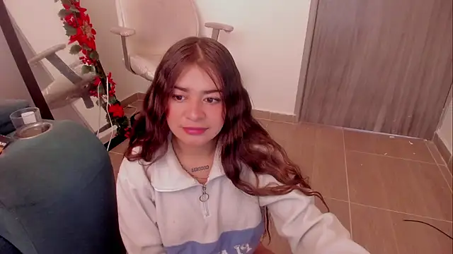 Brunnettee 1 online show from July 4, 1:40 pm