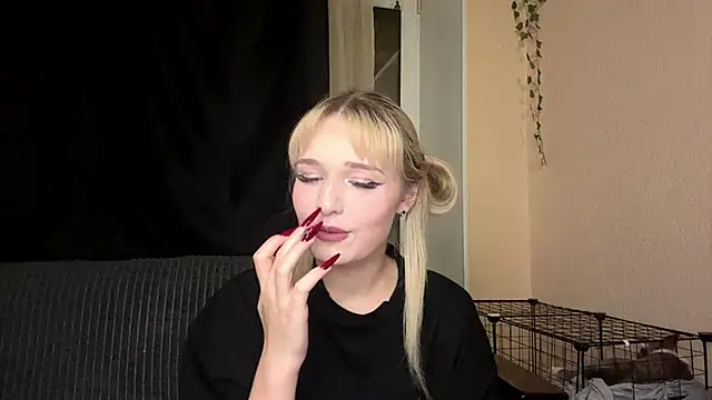 MiaBerlateen online show from March 21, 6:02 pm