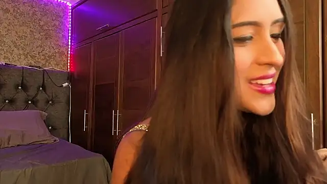 sarah escobarr online show from March 18, 3:50 pm