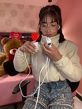 alahia pink online show from February 13, 3:30 am