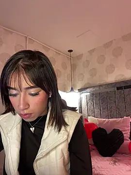 alahia pink online show from February 12, 1:07 am