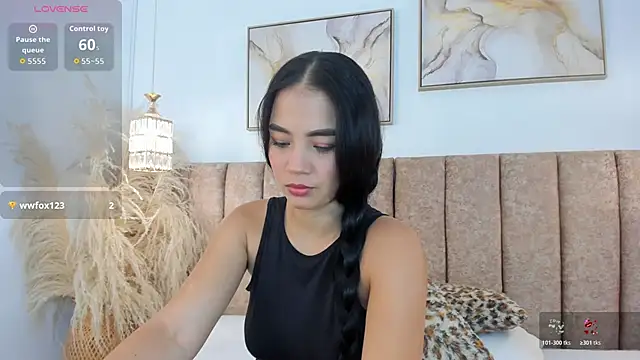 Yaasmin  online show from March 18, 6:46 pm