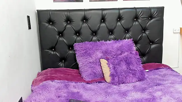 Kitty f00x online show from July 22, 1:01 pm