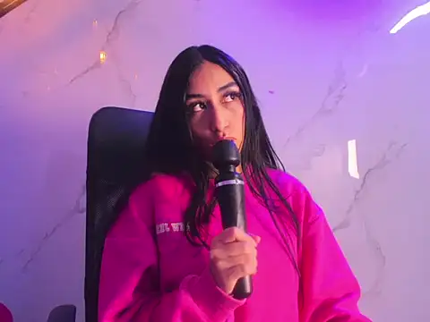 TiffanyDream8 online show from February 18, 9:47 pm