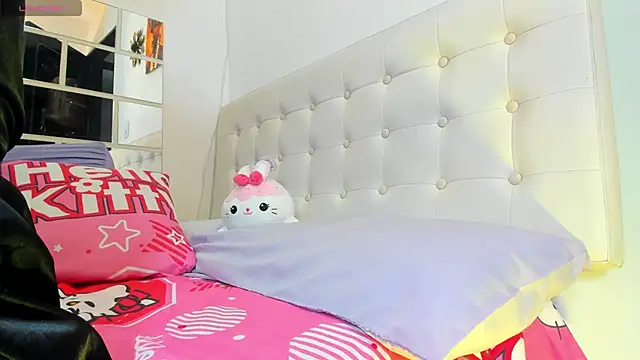 MiaEvans0 online show from June 9, 7:02 pm