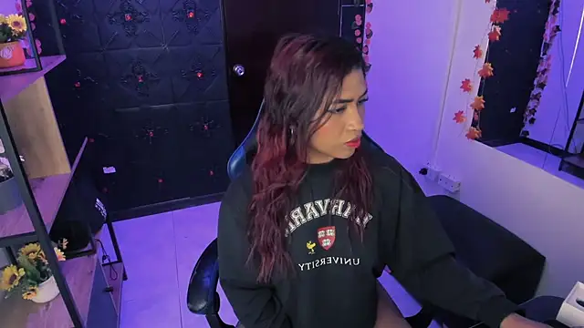 ChloeLombardi  online show from July 29, 2:06 pm