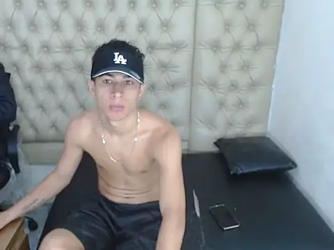 keiandrenne online show from March 16, 2:25 am