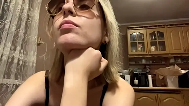 CharmingBlonde online show from March 14, 8:32 pm