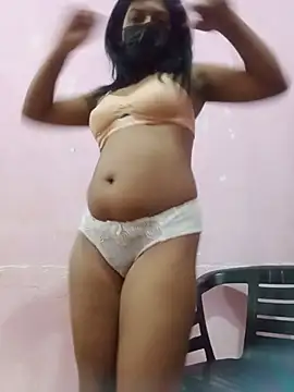 Malee S online show from August 7, 4:14 pm