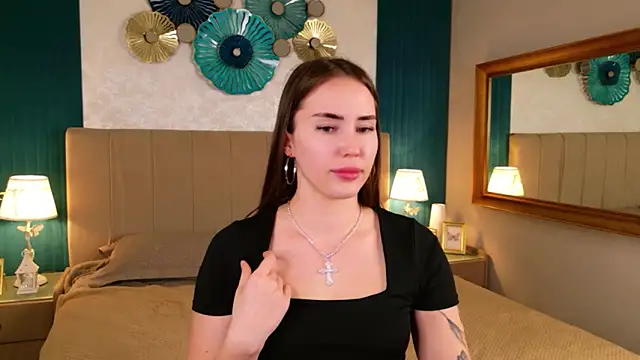 Arielle Vade online show from June 7, 7:04 am
