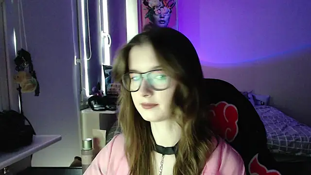 LunaXcherry online show from April 28, 4:44 pm