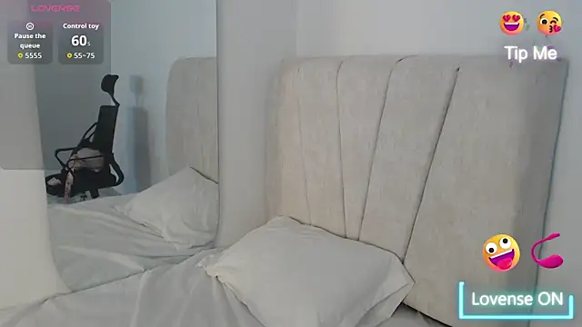 Lucia Lavelle online show from March 5, 7:20 pm