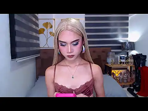 JuicyCockThea online show from June 18, 11:37 am