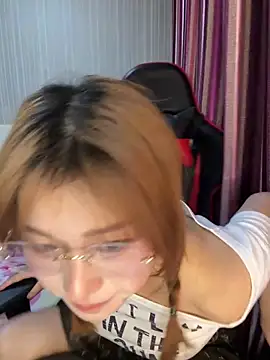 A-cola online show from April 27, 1:52 pm