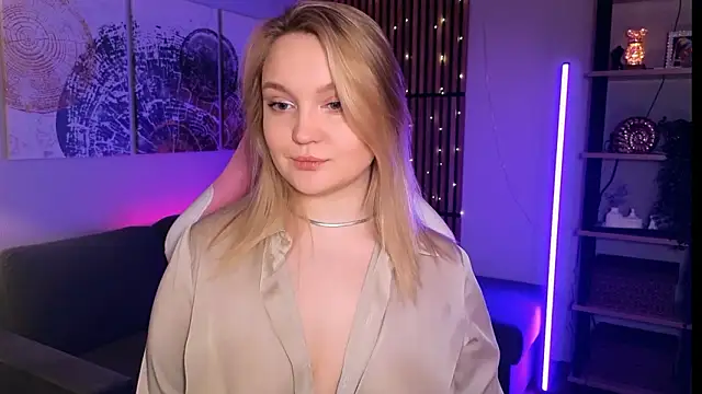 SerenaJohnsons online show from March 15, 12:18 pm