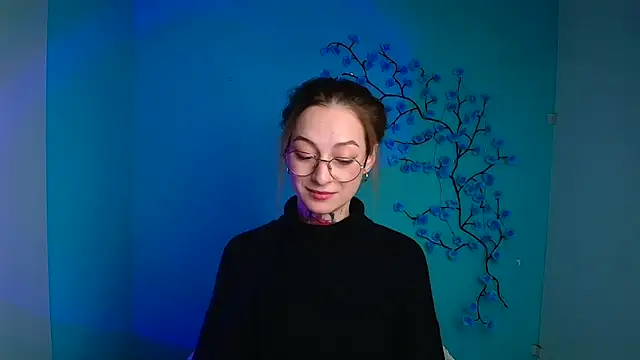 Esmi Winter online show from February 28, 6:57 am