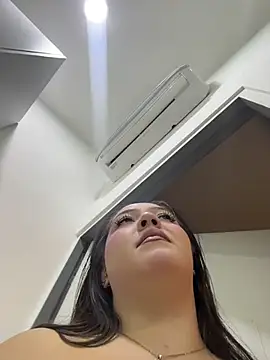 Hannah-Prada online show from July 24, 11:30 am