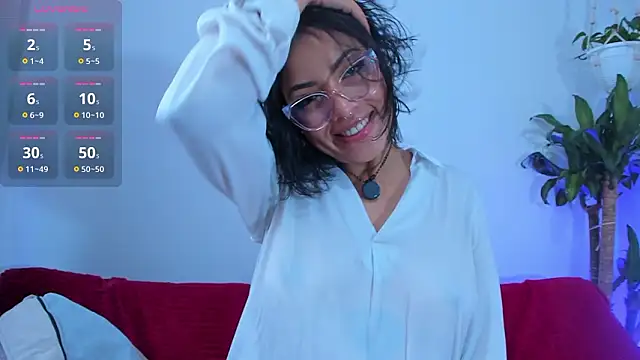 sara-jules online show from March 6, 11:49 am