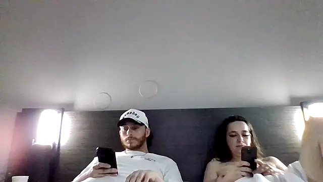 Tallhungandcloudy online show from April 25, 9:23 am