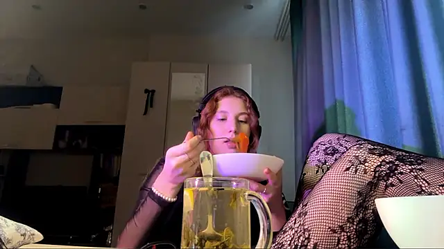 AliceCarrol online show from February 25, 2:15 pm