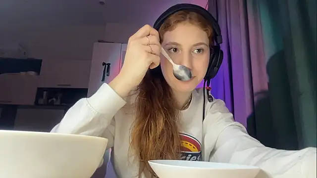 AliceCarrol online show from February 28, 8:30 pm