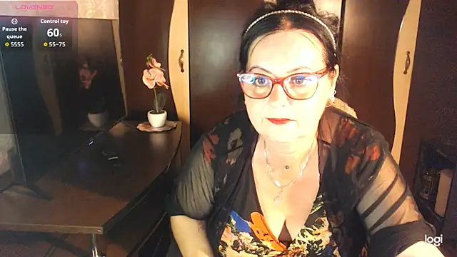 exiMIlf online show from June 30, 5:12 pm