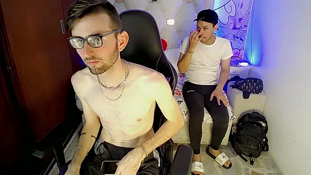 Top and bottom online show from March 18, 8:25 pm