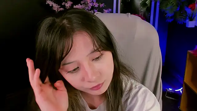 May Ling online show from July 16, 11:26 am