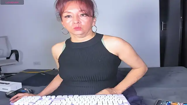 Beatricez1 online show from April 30, 4:39 am