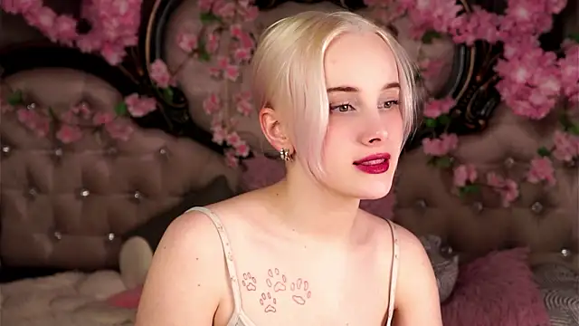 KirstinMcgeady online show from March 17, 11:25 am