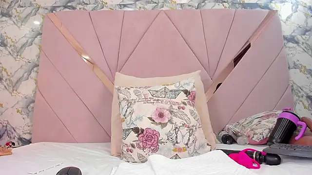 arianna sweeg online show from March 9, 4:15 am