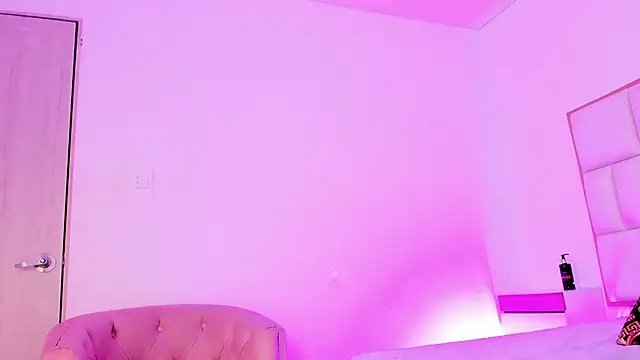 Violetta-foxx online show from May 2, 9:18 pm
