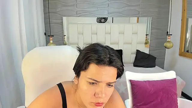 Veyra sereny online show from March 3, 11:00 pm