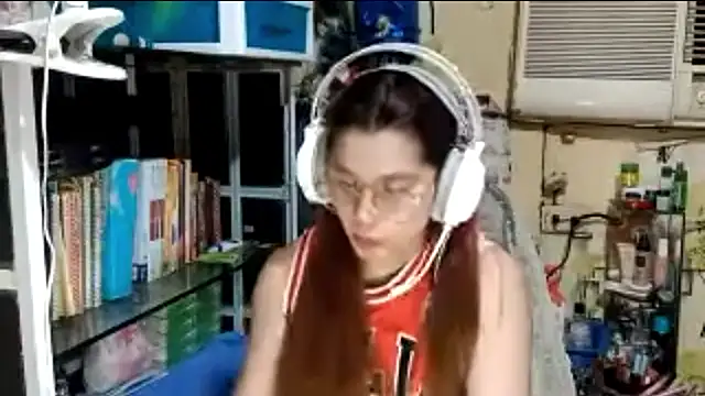 TennieReichow online show from March 17, 12:53 pm