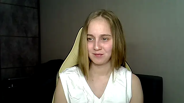 christimontero online show from March 18, 12:21 pm