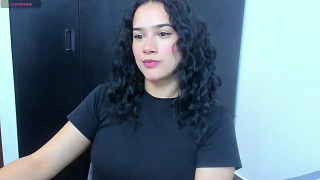 love kriss online show from June 19, 6:44 pm