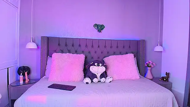 angelina honey  online show from May 1, 3:43 am