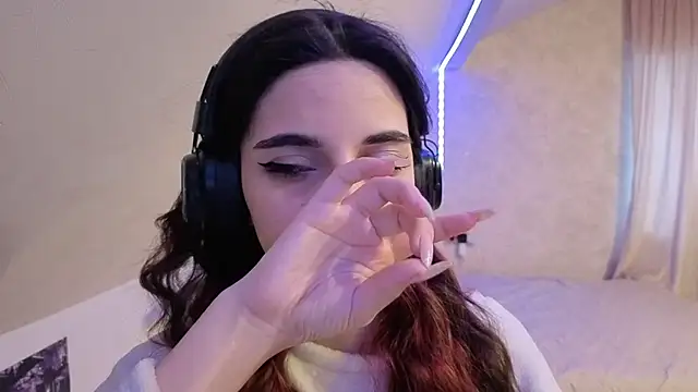 Blissmissataeses online show from March 5, 11:50 am