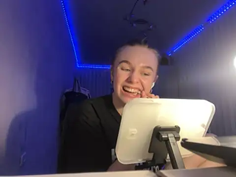 melissashineee online show from February 25, 11:42 am