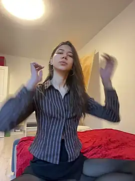 KiraVixenSweet online show from February 18, 3:00 pm