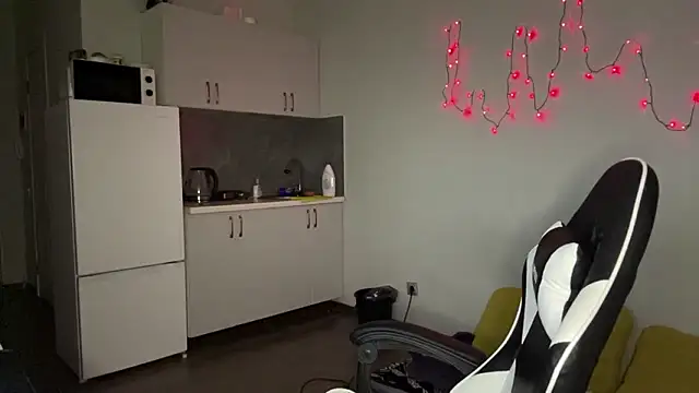 YettaUrive online show from February 23, 5:56 pm