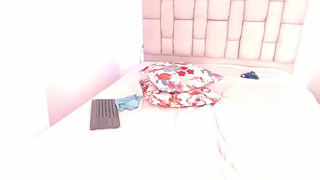 lily rose1 online show from June 20, 8:01 pm