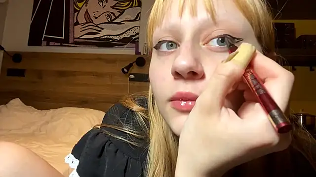 TriciaHartery online show from March 9, 8:12 pm