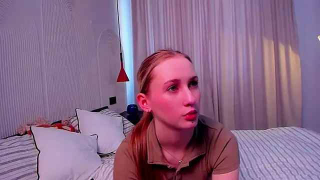 TraceeRebollar online show from March 4, 12:34 pm